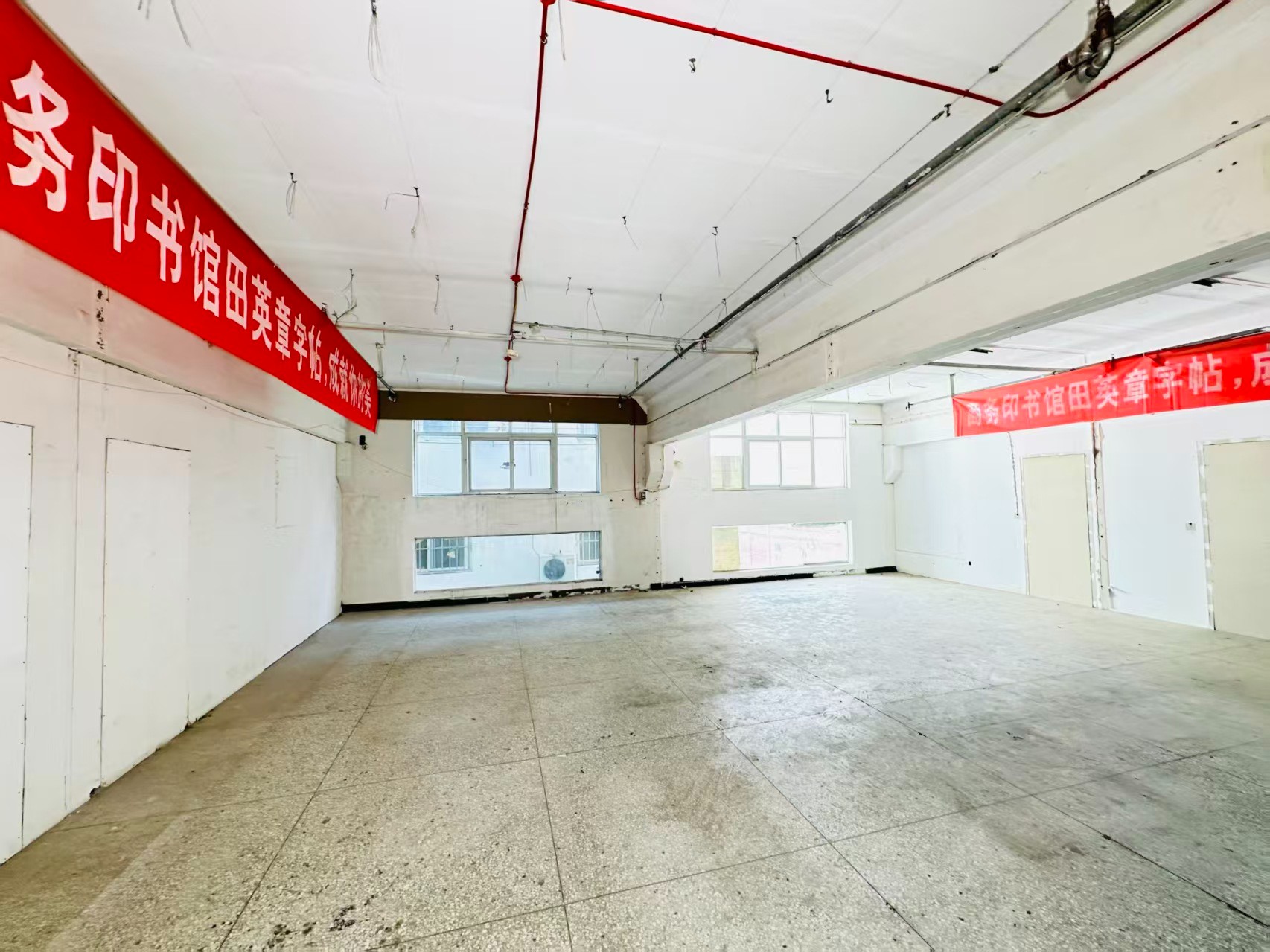 秦岭路建议再强化“人工智能算力中心、AI应用孵化、数字经济示范园”等产业概念，会更符合产业园招商语言_COPY